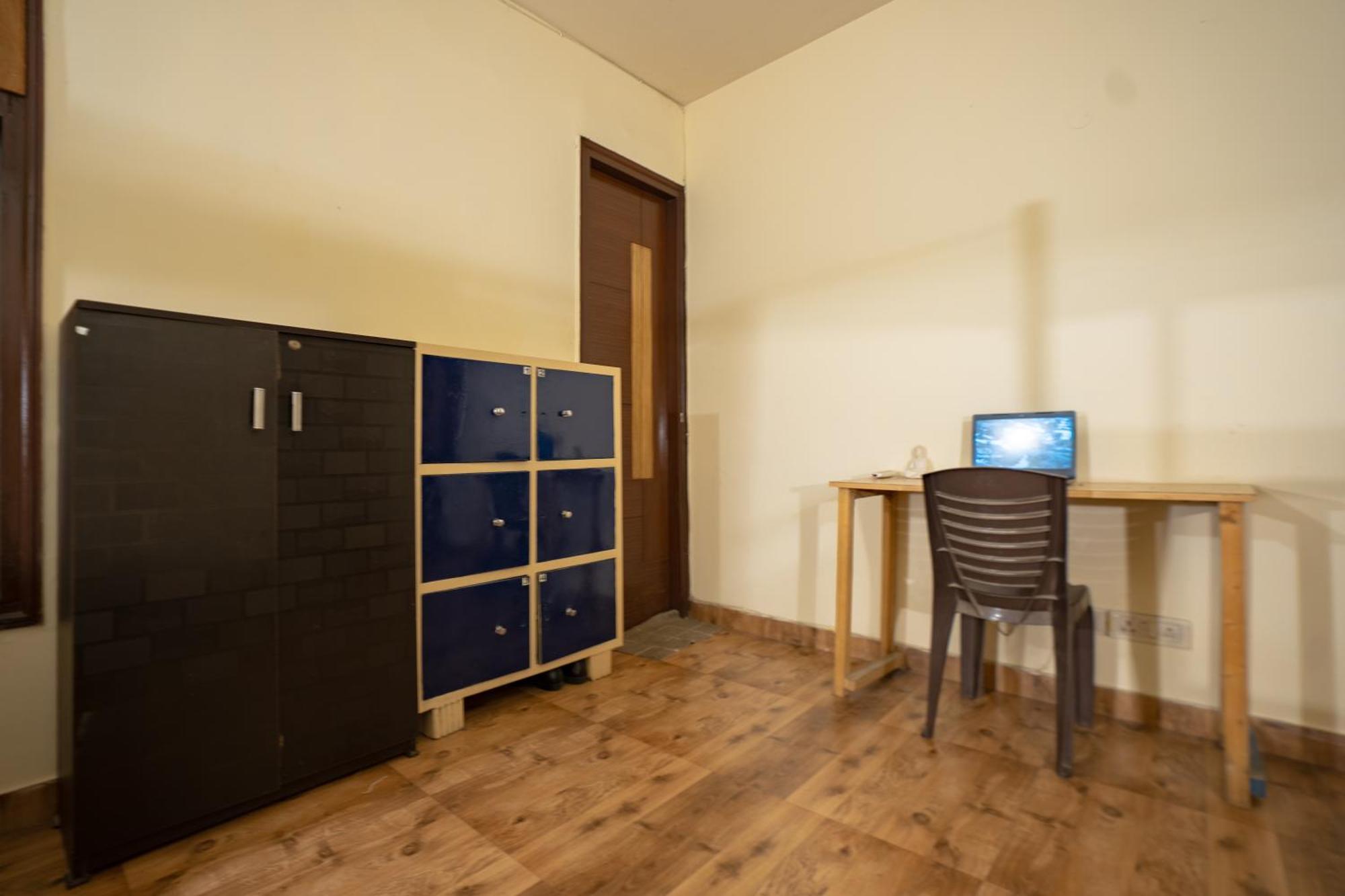 Amigosindia Hostel New Delhi Room photo